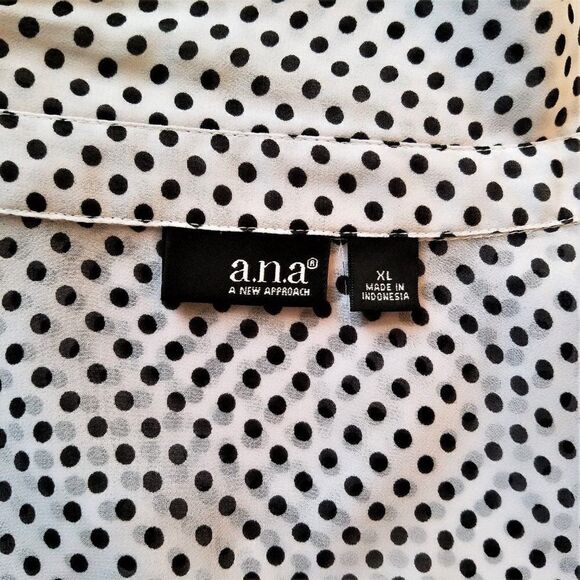 Polka Dot Sleeveless Blouse a.n.a. A New Approach - Picture 6 of 10